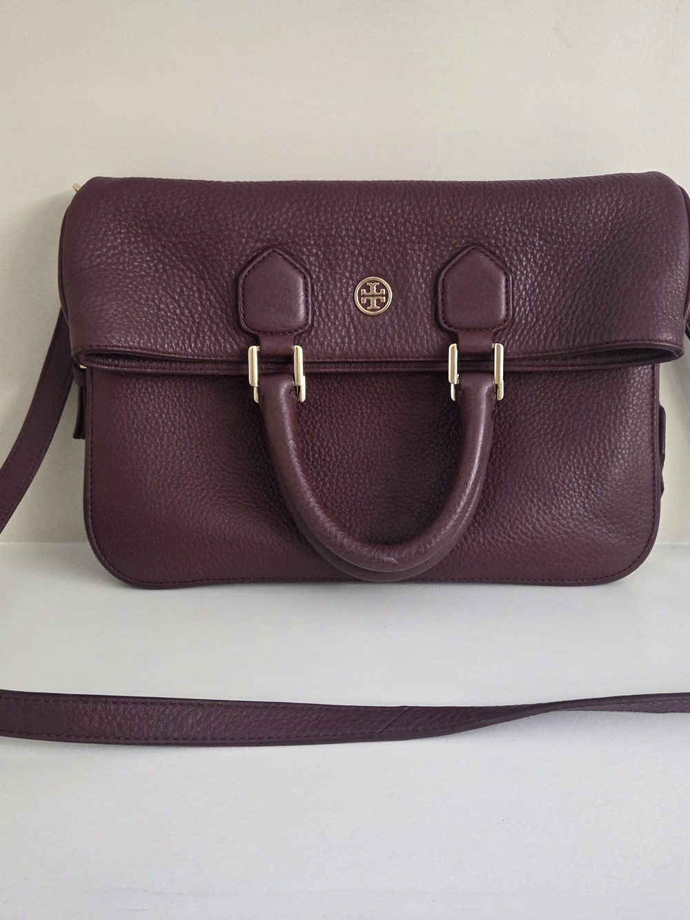 Tory Burch Pebbled Leather Robinson Foldover Messenger In Burgundy